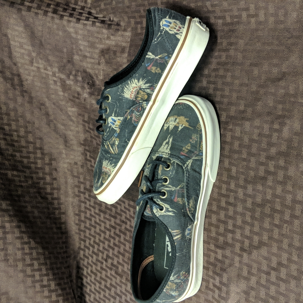 Vans - Picture 9 of 15